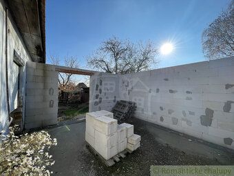 Tento veľkorysý pozemok s rozlohou približne 37 árov, s dĺžk