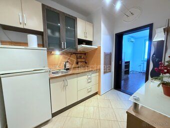 Zariadená garsónka s klimatizáciou – Rovniankova, Bratislava