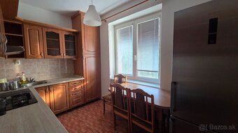 Predám 4-izbový byt s balkónom o výmere 74 m² na ulici Hlink