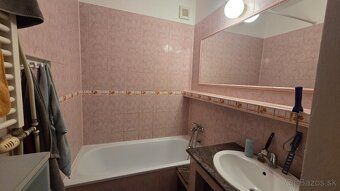 Predám 4-izbový byt s balkónom o výmere 74 m² na ulici Hlink