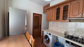 Predám 4-izbový byt s balkónom o výmere 74 m² na ulici Hlink