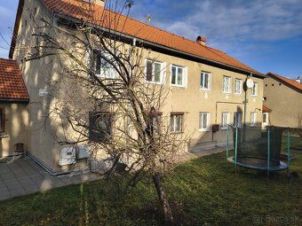 Ponúkame na predaj priestranný, čiastočne zrekonštruovaný 3-