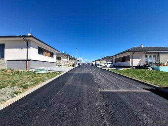 Ponúkame na predaj 4 izbový bungalov v novej lokalite IBV Ší