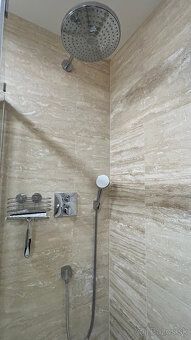 Ponúkame na predaj krásny a slnečný 3-izbový apartmán v apar