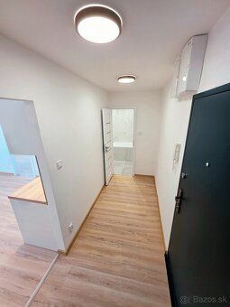 Ponúkame na predaj pekný moderný byt typu 2+kk na začiatku s