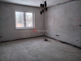 Exkluzívne ! ! !
AstonReal ponúka na predaj 5 izbový Rodinný