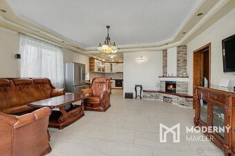 Typ: 4-izbový byt Obec: Šamorín
Moderný maklér exkluzívne po