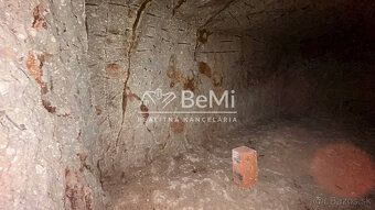 008-110-IRBIa
Ponúkame na predaj tradičný vinohradnícky dom 