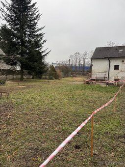 PREDÁME STAVEBNÝ POZEMOK V LOKALITE ZIDINY. Nachádza sa v ka
