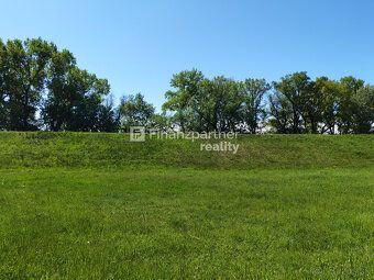 Ponúkame na predaj krásny, slnečný pozemok o výmere 1668 m² 