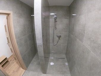 Ponúkame na predaj dve ubytovacie nehnuteľnosti situované le