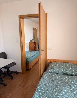 Ponúkame na predaj veľkoryso riešený 4-izbový byt nachádzajú