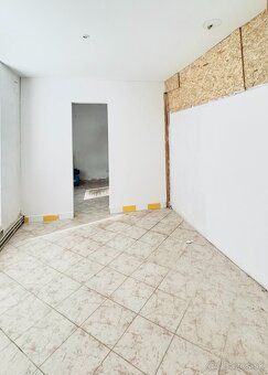 Ponúkam na prenájom obchodné priestory/ rodinný dom, ktorý s