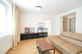 **REZERVOVANÉ****REZERVOVANÉ**
Realitná kancelária RE/MAX Gr