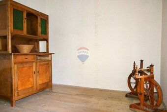 RK RE/MAX Vám ponúka na predaj jednopodlažný 3-izbový, podpi