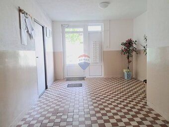 RK RE/MAX Vám ponúka na predaj 2-izbový byt s loggiou o výme