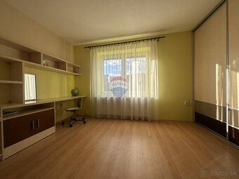 Realitná kancelária REMAX ponúka na predaj priestranný štvor
