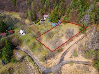 RE/MAX ponúka na predaj atraktívny rekreačný pozemok, nachád