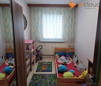 Ponúkam na predaj 3-izbový byt s loggiou na 6. poschodí na s