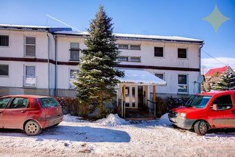 ZÁKLADNÉ ÚDAJE: Podlahová plocha: 67,3 m2 plus pivnica Orien