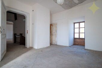 Niektoré nehnuteľnosti sa kupujú. Iné sa dedia v čase. Kašti