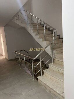 🌴1-IZBOVÝ APARTMÁN PRIAMO NA PLÁŽI – ALBÁNSKO, JADRAN
Na pre