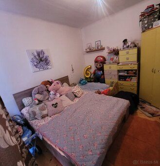 Predávame starší, menší, čiastočne prerobený rodinný dom v m
