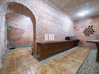 B10 Vám ponúka na predaj priestranný 6 izbový Rodinný dom s 