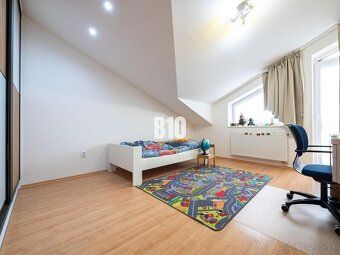B10 Vám ponúka na predaj priestranný 6 izbový Rodinný dom s 