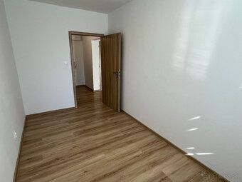 Predám zrekonštruovaný 2-izbový byt s lodžiou 50 m2 na ul. K