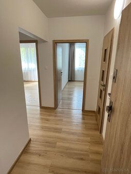 Predám zrekonštruovaný 2-izbový byt s lodžiou 50 m2 na ul. K