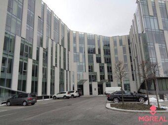 Administratívne centrum AIRCRAFT Building sa nachádza v rých