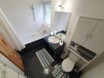Ponúkam na prenájom príjemný, slnečný 2izbovy apartmán vo Vy