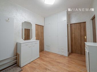 Ponúkame na predaj priestranný a svetlý 4-izbový byt s loggi