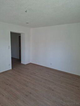 Predám 3 izbový tehlový byt v centre mesta s balkónom a veľk