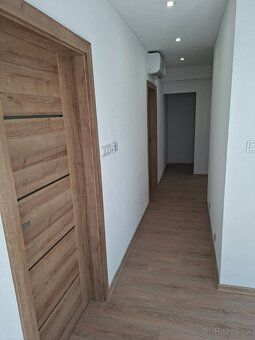 Predám 3 izbový tehlový byt v centre mesta s balkónom a veľk