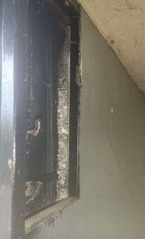Ponúkame Vám na predaj samostatnú garáž v rade garáží pod De