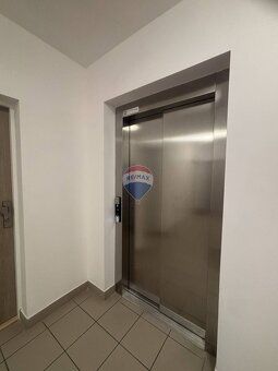 Realitná kancelária RE/MAX Vám EXKLUZÍVNE ponúka na PRENÁJOM