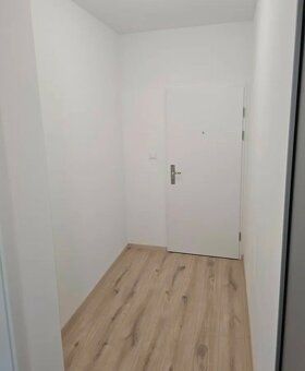 Ponúkame Vám na prenájom slnečný 4-izbový byt na 5.poschodí 