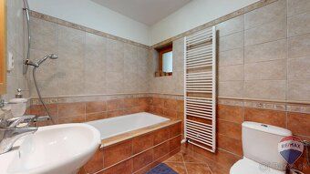 RE/MAX exkluzívne ponúka na predaj dvoj-podlažný, 6-izbový r
