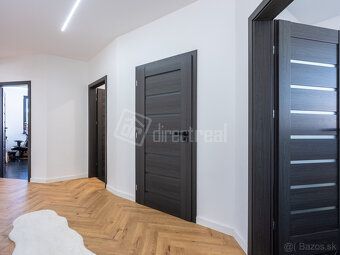 Rodinný dom s bazénom a garážou pre 2 autá na tichom pozemku