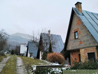 Čiastočne rekonštruovaná tehlová juhovýchodne orientovaná ch