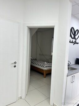 Prenajmem apartmán na výbornom mieste. Apartmán má dve samos