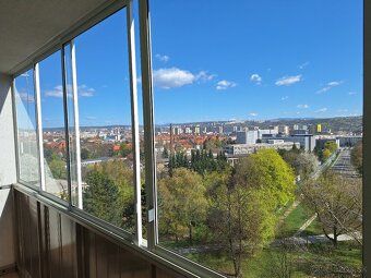 Ponúkam do dlhodobého prenájmu pekný 3-izbový byť po komplex