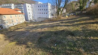 Typ: Komerčná zóna Ulica: Hurbanova Obec: Trenčianske Teplic