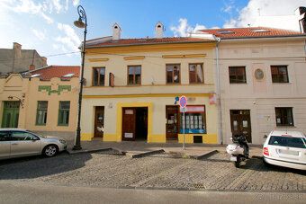 Ponúkame na prenájom zrekonštruované obchodné priestory o vý