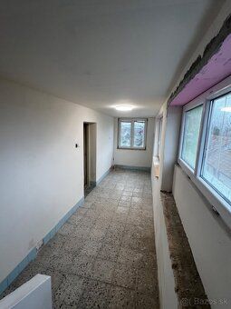 Zatial bojové podmienky
Prenajmem starší rodinný dom ktorý j
