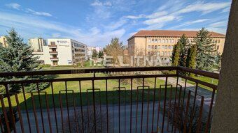 Predávame krásny, veľkorysý 2-izbový byt v centre mesta Žiar