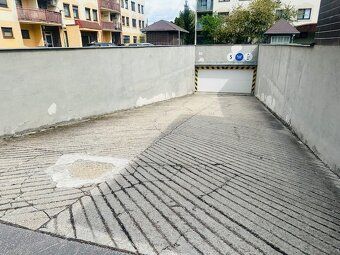 Hľadáte bezpečné parkovanie alebo stabilnú investíciu v jedn