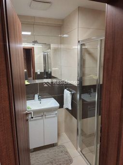 Ponúkame na predaj kompletne zariadený 2-izbový apartmán nac